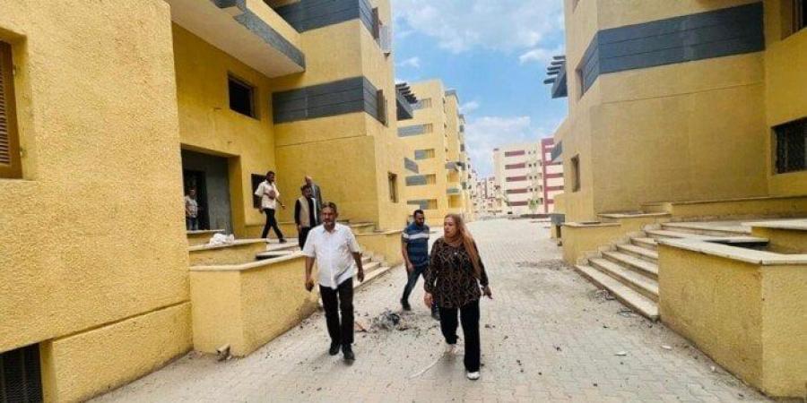 مسئولو الإسكان يتفقدون أعمال التطوير بمنطقة أرض مطار إمبابة