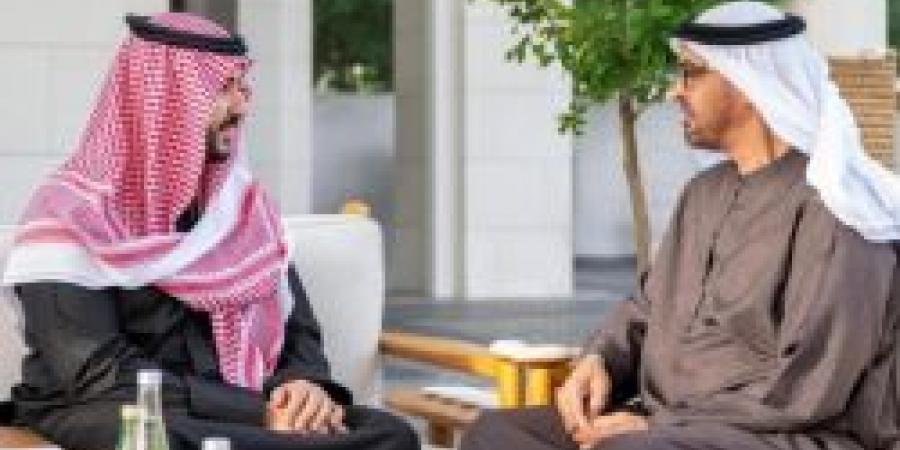 بتوجيه من القيادة.. سمو وزير الدفاع يلتقي سمو رئيس دولة الإمارات العربية المتحدة