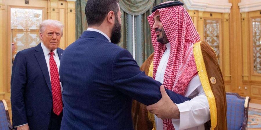 بالفيديو.. شاهد لقاء الرئيس ترامب و الشرع بحضور ولي العهد وأبرز مادار خلاله