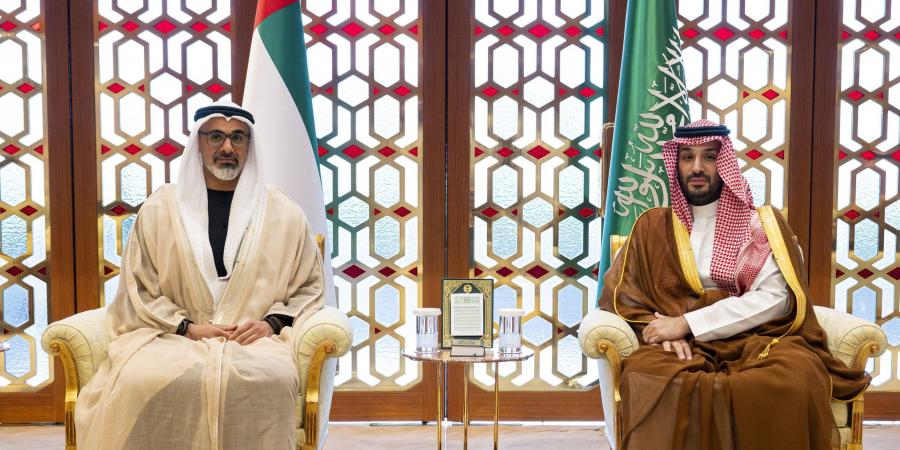 ولي عهد أبوظبي يبحث وولي العهد السعودي العلاقات بين البلدين