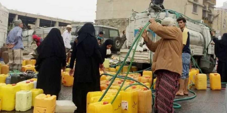 الوكيل الهياجم يضع خطة طارئة لمعالجة أزمة المياه في تعز