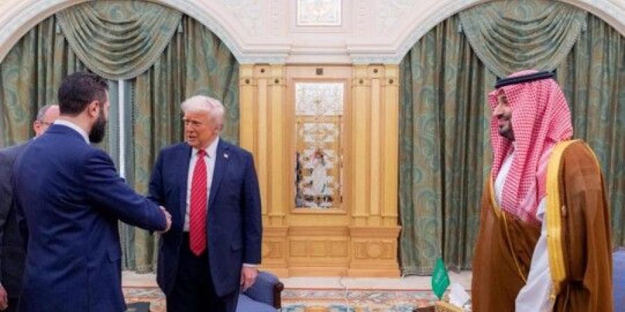 الشرع من التباهي بمبايعة البغدادي والظواهري إلى مصافحة ترامب؟!