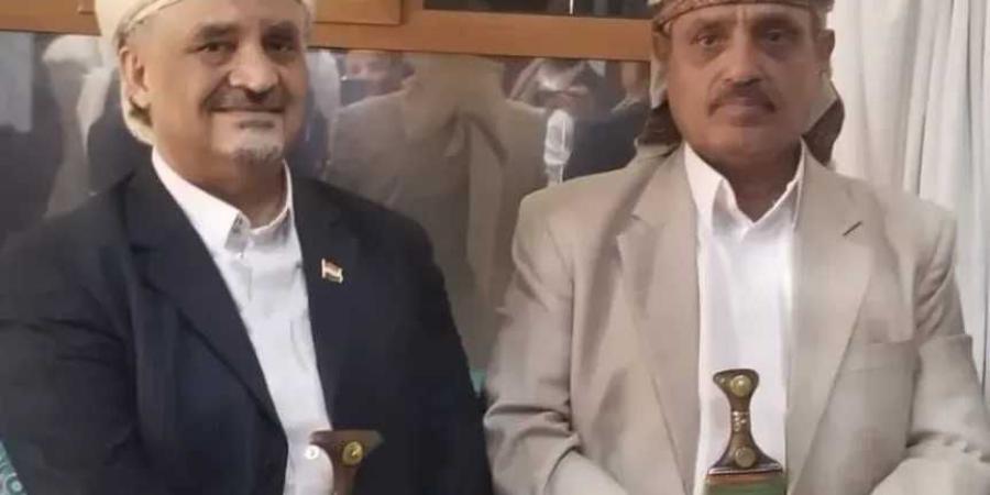 من قلب صنعاء.. حمير الأحمر وسلطان السامعي يدعوان الحوثي للتنازل.. وتحركات ”سرية” بالرياض!