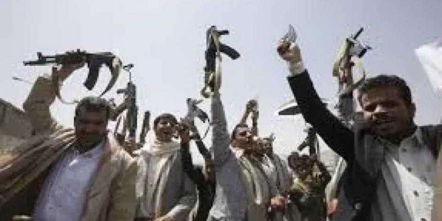 خبير عسكري يشن هجوماً عنيفاً على مليشيات الحوثي ويكشف زيف ”ولاية الفقيه”