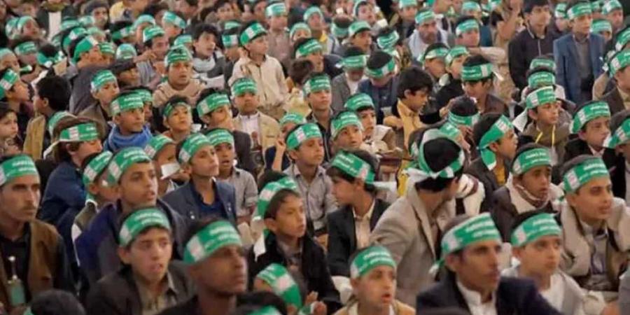 فاجعة في صنعاء .. طفل عائد من مركز حوثي يذبح والده بـ”الجنبية”