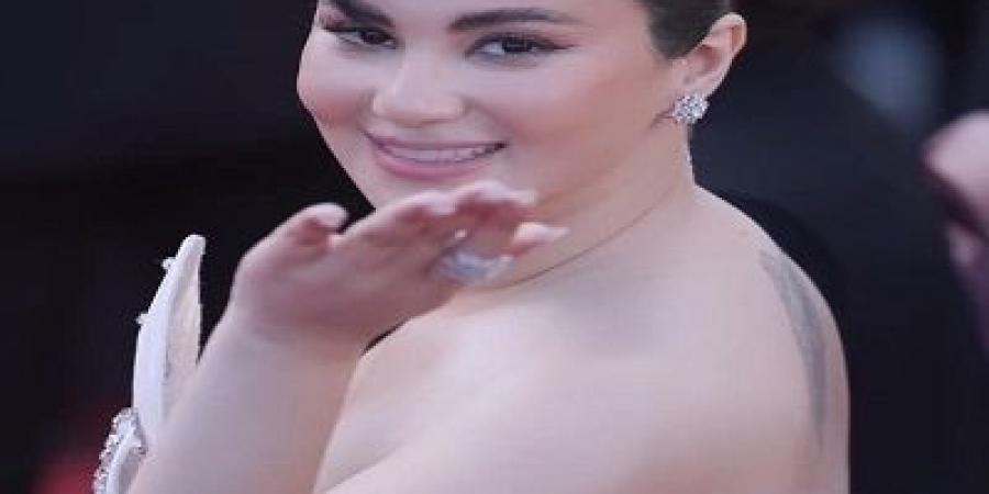 هدى الإتربي تخطف الأنظار في مهرجان كان السينمائي 