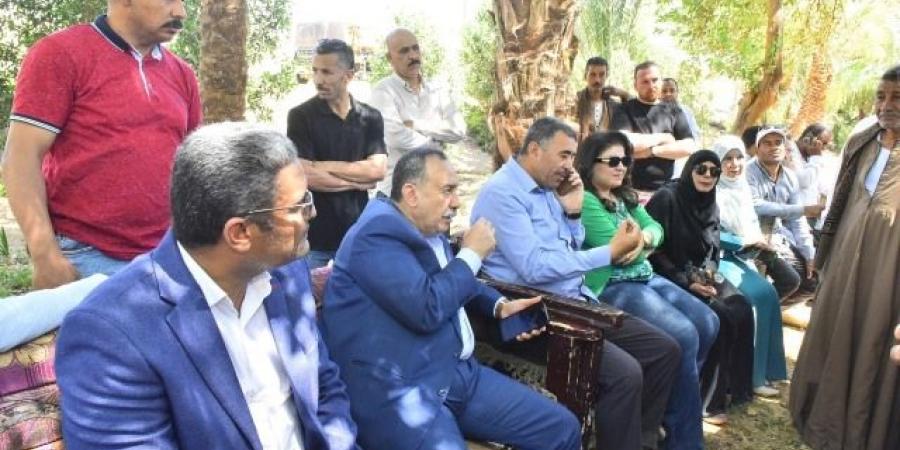 محافظ أسيوط يلتقي أهالى البداري ويوجه بتنفيذ فوري لمطالبهم