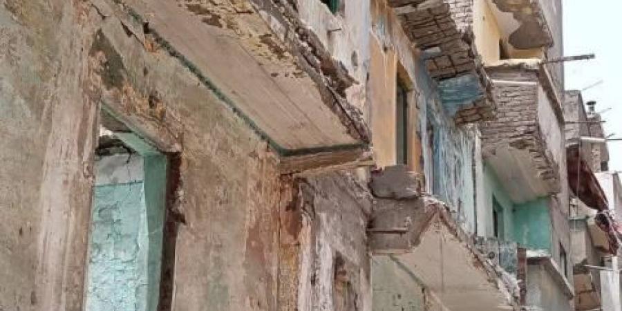 ازالة الخطوره الداهمه من 5 عقارات بوادى القمرغرب الاسكندرية