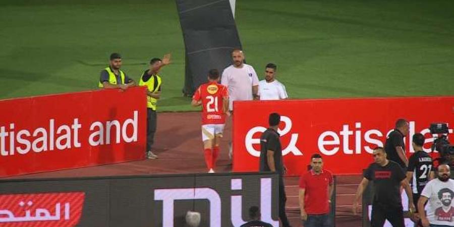 رد فعل مثير من علي معلول بعد فوز الأهلي على البنك.. ماذا فعل؟