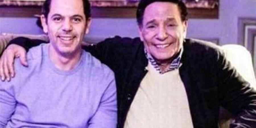 «بهذه الطريقة».. رامي إمام يحتفل بعيد ميلاد والده الزعيم عادل إمام