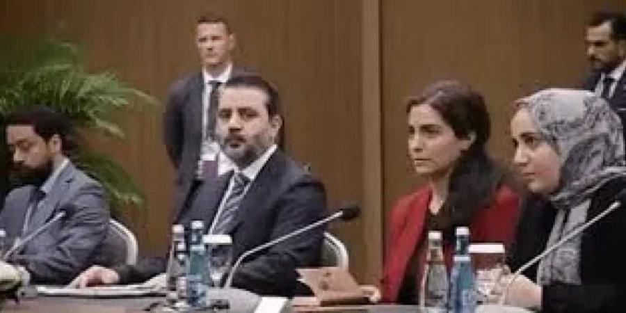 وزير الخارجية السوري يظهر برفقة إمراة.. وهذه هويتها