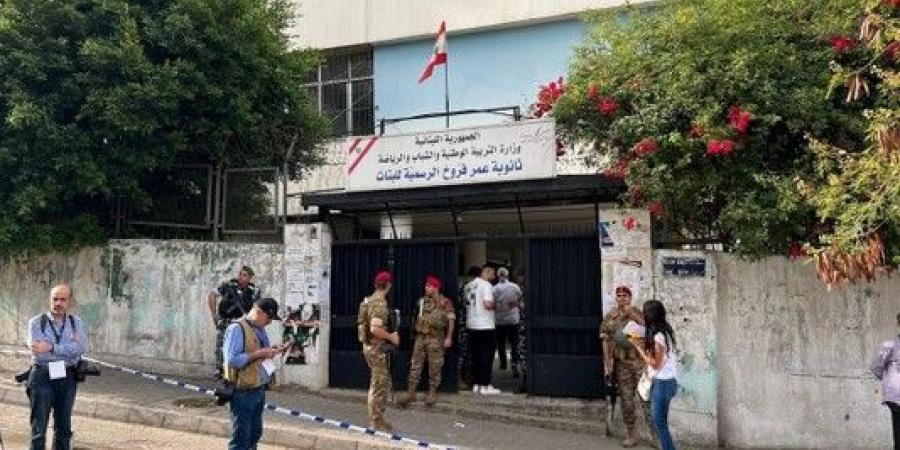 النشرة: الحركة الانتخابية بثانوية عمر فروخ ببيروت ضعيفة بانتظار زيارة وزير الداخلية