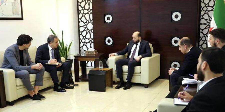 وزير الطاقة يبحث مع وفد من شركة أمريكية خاصة الفرص الاستثمارية في مجال الغاز