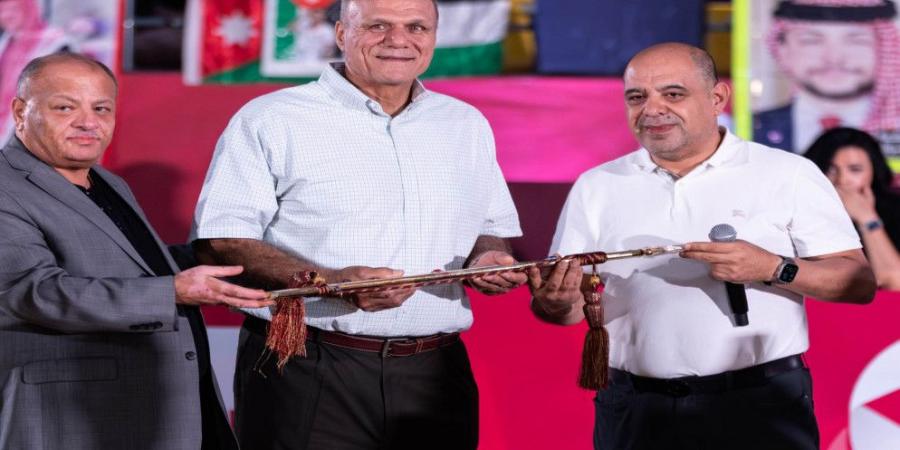 تكريم لاعب كرة السلة الأردنية المعتزل مراد بركات