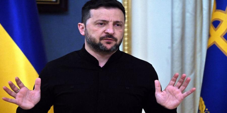 زيلينسكي: طلبت من ترامب ألا يتخذ "أي قرار" بشأن أوكرانيا "من دوننا"