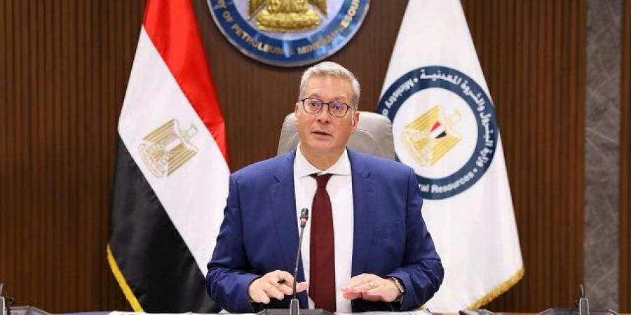 بدوي يشيد بأداء فرق عمل الفرعونية للبترول بشأن السلامة والصحة المهنية
