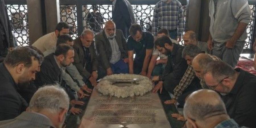 وفد هيئة التعليم العالي في التعبئة التربوية يزور مقام السيد نصرالله ويجدد العهد على مواصلة النهج