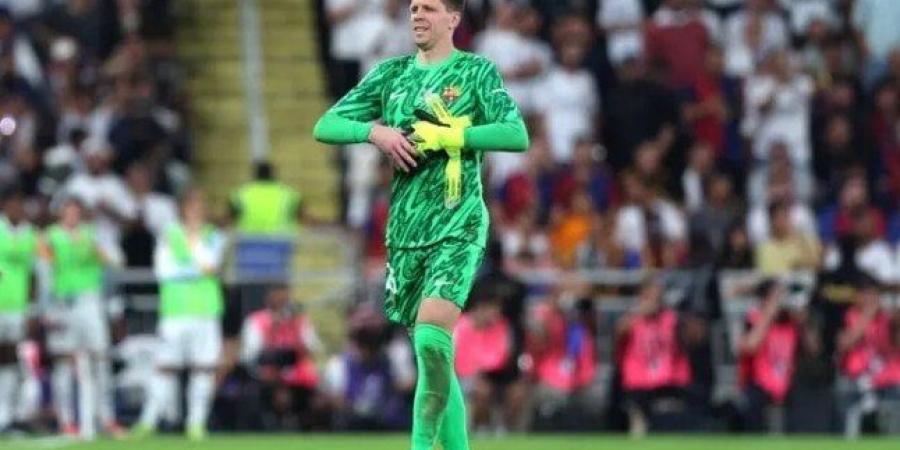برشلونة يعرض على البولندي تشيزني عقدًا لمدة عام