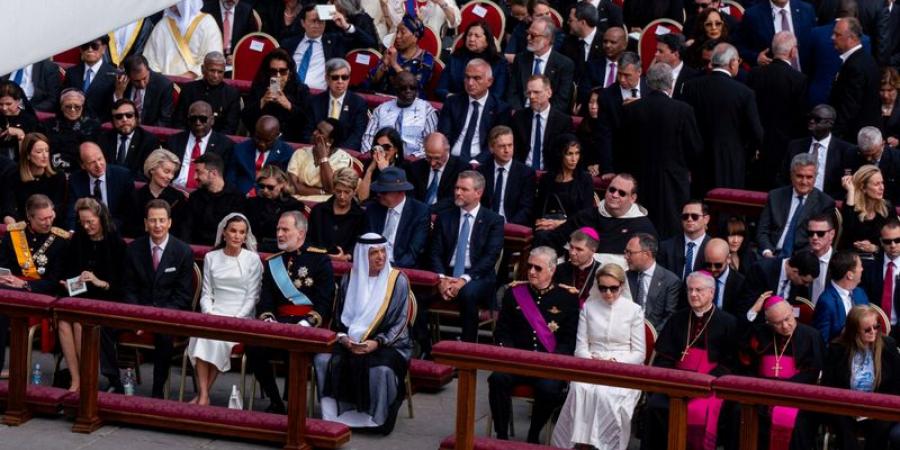 نيابة عن رئيس الدولة.. سعود بن صقر يحضر مراسم تنصيب البابا ليو الـ 14