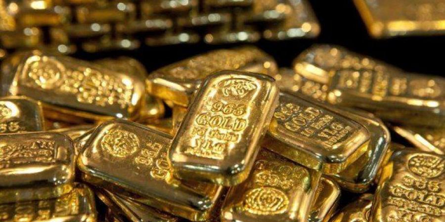 الذهب يتراجع وسط آمال هدنة روسية أوكرانية وتعافي طفيف للدولار.. ما الأسباب والتفاصيل؟