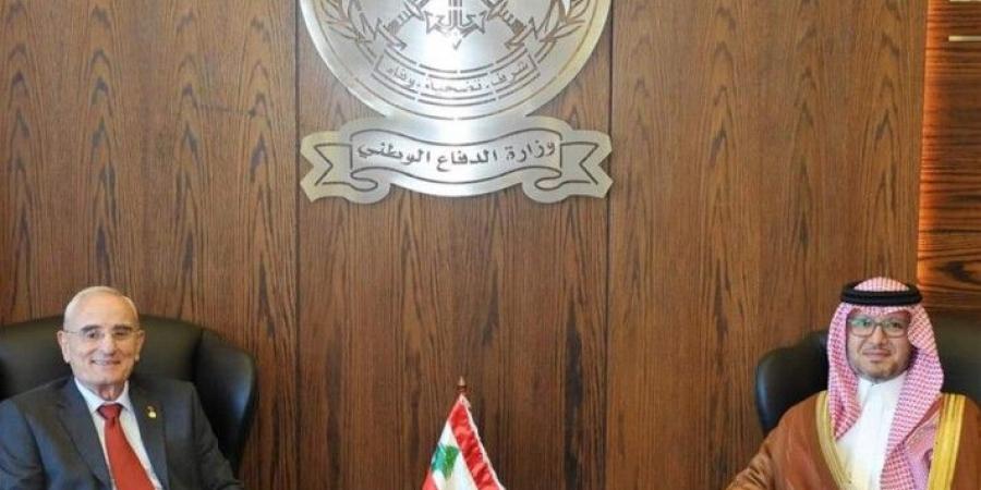 بخاري زار منسى وبحث معه سبل تعزيز التنسيق العسكري وتطوير آليات العمل المشترك بين البلدين