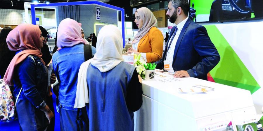 جامعات تطرح مِنَحاً وخصومات على الرسوم لاستقطاب خريجي «الثانوية» المحتملين
