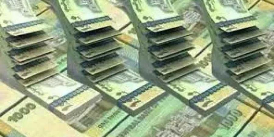 ضربة قاصمة للريال اليمني.. الحكومة الشرعية تعتزم طباعة كميات جديدة من العملة المحلية وتحذيرات من كارثة وشيكة