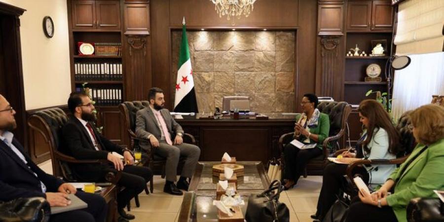 وزير الإدارة المحلية والبيئة يبحث مع ممثل صندوق الأمم المتحدة للسكان في سوريا سبل التعاون في مجال التنمية المحلية