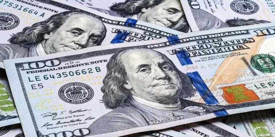 تراجع الدولار الأمريكي إلى أدنى مستوى في أسبوعين وسط مخاوف اقتصادية متصاعدة