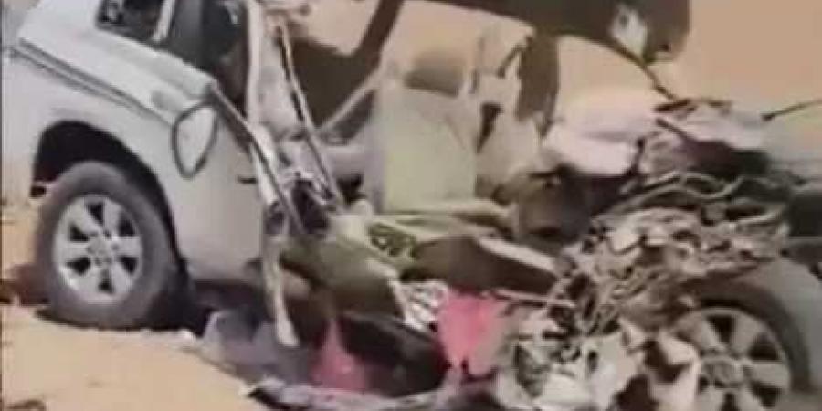 حادث سير مأساوي يُصيب عائلة يمنية قادمة من المهرة في طريقها إلى سلطنة عُمان