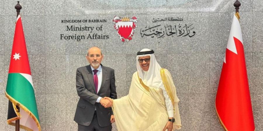 وزير الخارجية يجري مباحثات موسعة مع نظيره البحريني في المنامة