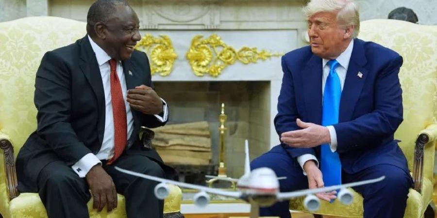 في لقاء بالبيت الابيض.. رئيس جنوب افريقيا يواجه ترامب بهدوء ويكذب ادعاءاته نحو بريتوريا