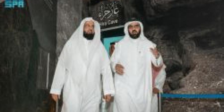 الرئيس العام لهيئة الأمر بالمعروف يطلع على مكونات حيّ حراء الثقافي والمقتنيات النادرة