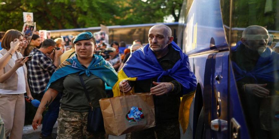 روسيا وأوكرانيا تتبادلان 390 أسيرا في أكبر عملية تبادل في الحرب