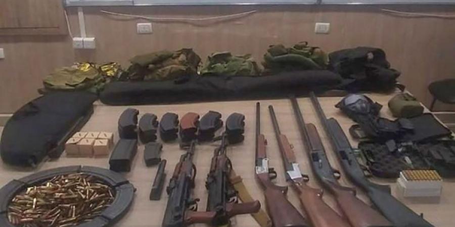 الجيش: دهم منازل مطلوبين في حوش الرافقة وسعدنايل ومجدل عنجر والفنار وتوقيف 13 منهم بجرم إطلاق نار