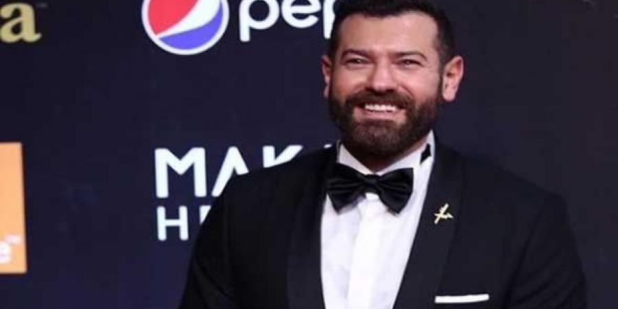 عمرو يوسف يتحوّل من محتال إلى بطل شعبي في فيلم "درويش"