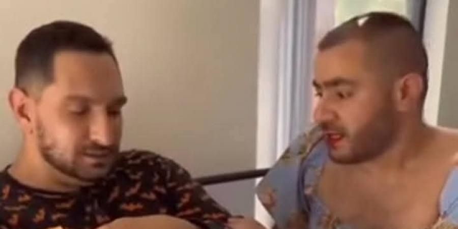 أول رجل عربي يخوض تجربة الحمل والولادة.. وفاة الفنان الجزائري أحمد الفاتح بعد ولادة متعسرة