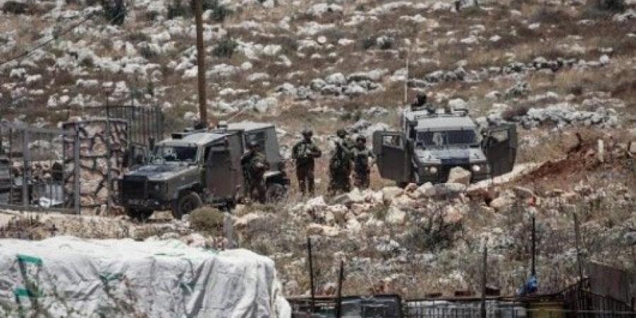قوات العدو الاسرائيلي نفذت حملة دهم واعتقال بالضفة المحتلة