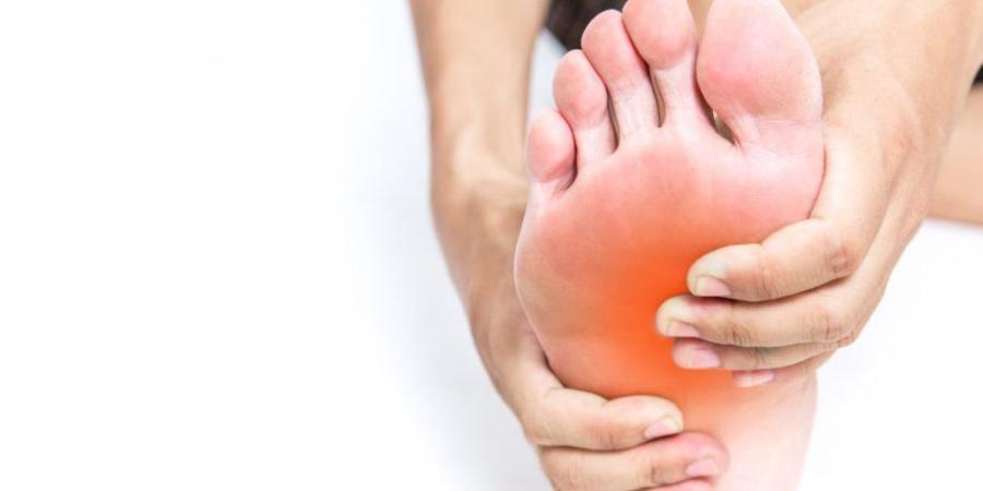 ما هى قدم شاركوت فى مرض السكرى وكيف تسبب تدمير العظام؟