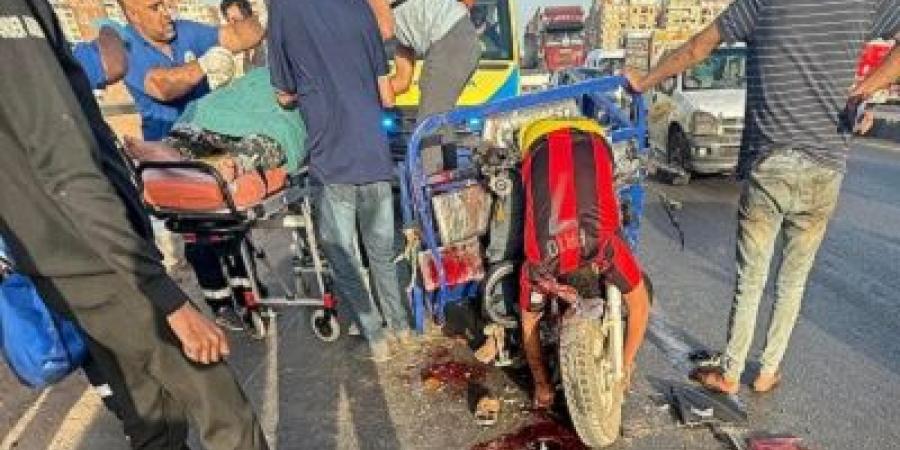 مصرع شاب وإصابة اثنين إثر انقلاب "تروسيكل" أعلى كوبري بالقليوبية