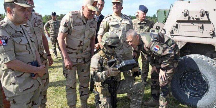 رئيس أركان حرب الجيش المصري يبحث مع نظيره الفرنسي تعزيز التعاون العسكري