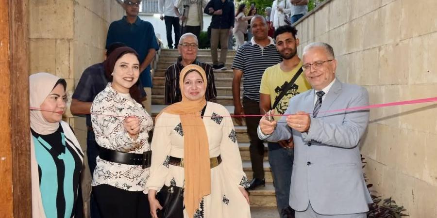 معرضBloom للفنانة التشكيلية بريهان أنسى حلمها يحلق فى الاَفق