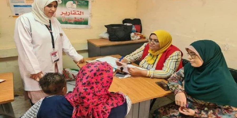 كشف وعلاج لـ 680 مواطنًا في قافلة طبية مجانية بدلنجات البحيرة
