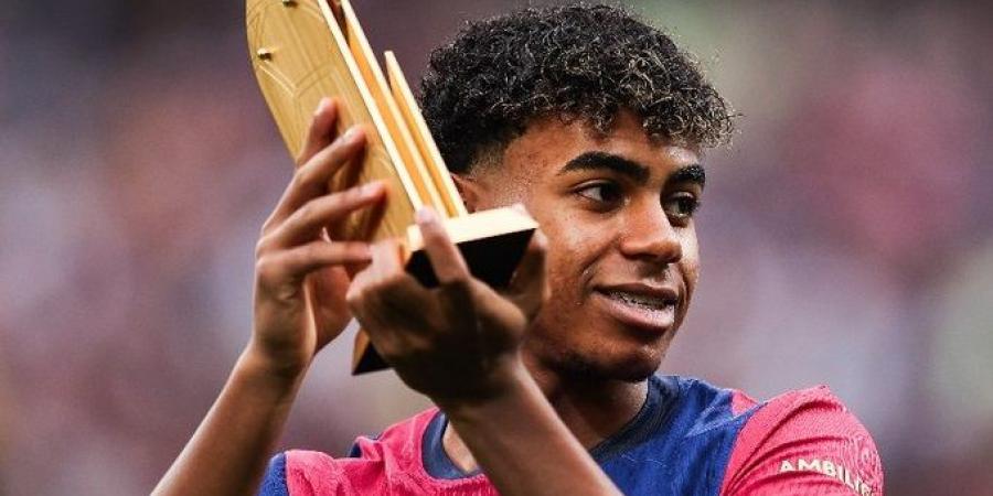 برشلونة يجدد عقد لامين جمال حتى عام 2031