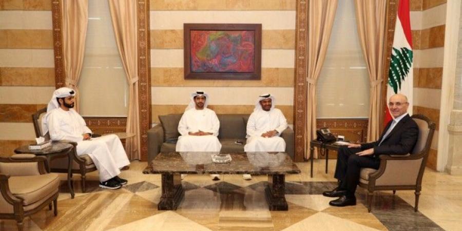 الحجار بحث والوفد الاماراتي في سبل التعاون لتطوير مشاريع الوزارة