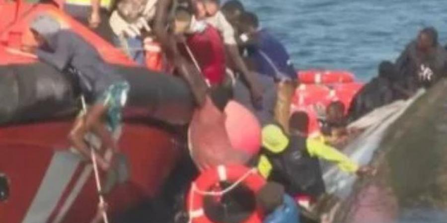 مصرع 7 أشخاص إثر انقلاب قارب مهاجرين فى ميناء جزر الكنارى