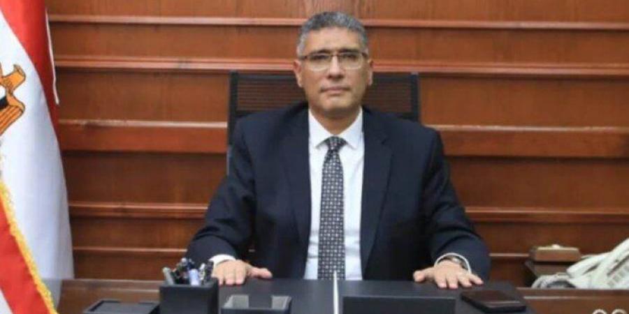 محافظ الجيزة يتابع مع أعضاء الشيوخ والنواب المشروعات الخدمية