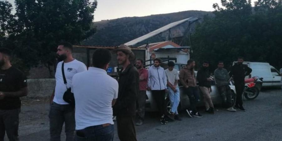 أهالي كفركلا نفذوا وقفة احتجاجية على اعتداءات إسرائيل وهددوا بخطوات تصعيدية إذا لم تتخذ الدولة اجراءات لحمايتهم