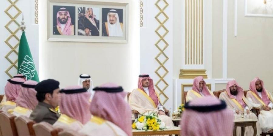 وزير الداخلية يلتقي عددًا من أهالي منطقة مكة المكرمة