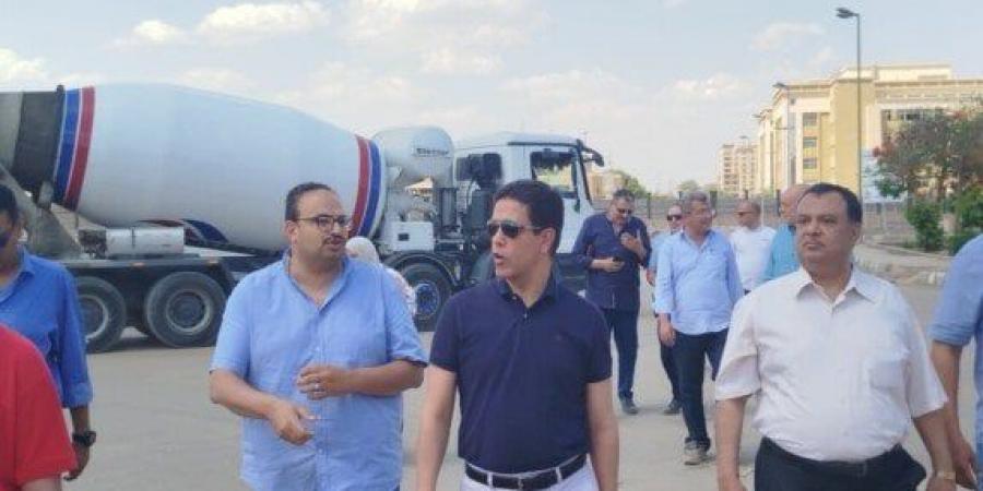 فى جولة موسعة: رئيس جامعة بنها يتفقد مشروع مجمع المدرجات المركزى